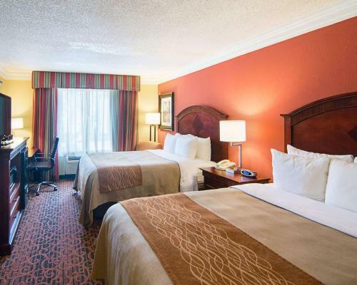 Hotel Comfort Inn & Suites West
