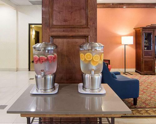 Hotel Comfort Inn & Suites West