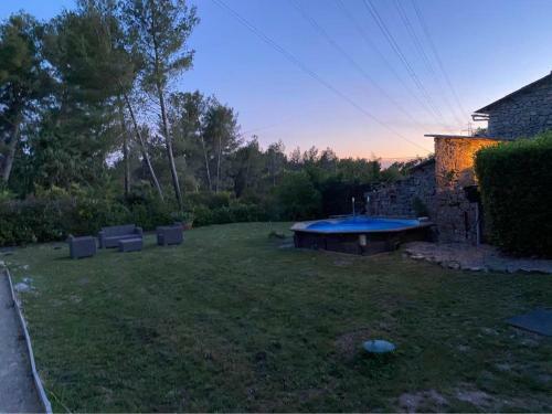 Maison Proven�ale Sur 800m� De Terrain Et Piscine