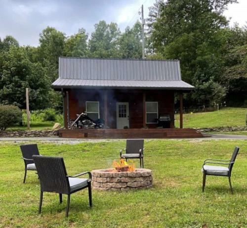 Dragon's Nest Cabin With Mountain Views