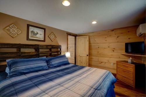 Dragon's Nest Cabin With Mountain Views