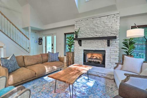 Hilltop Hideaway With Pool Table Near Hiking!