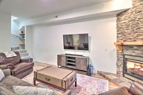 Hilltop Hideaway With Pool Table Near Hiking!