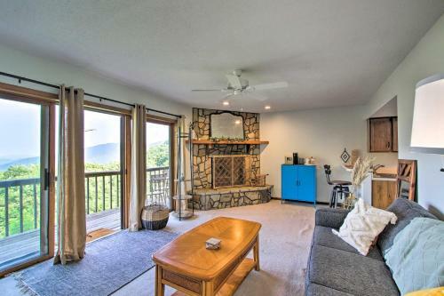 Apartamento Updated Mtn-view Condo Steps To Otter Falls!