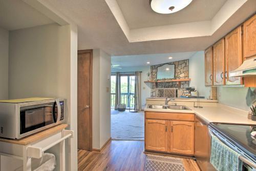 Apartamento Updated Mtn-view Condo Steps To Otter Falls!