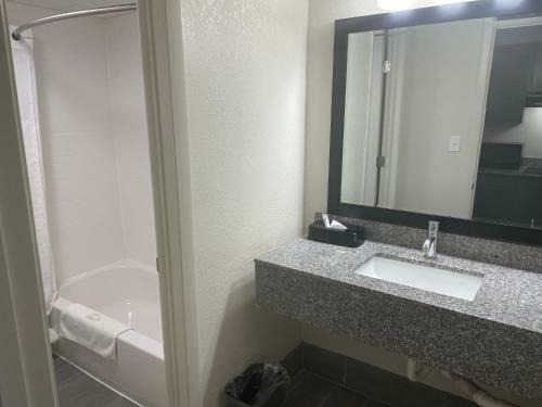 Hotel Quality Inn & Suites