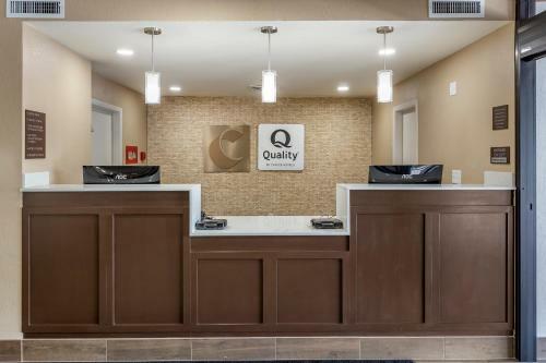 Hotel Quality Inn & Suites