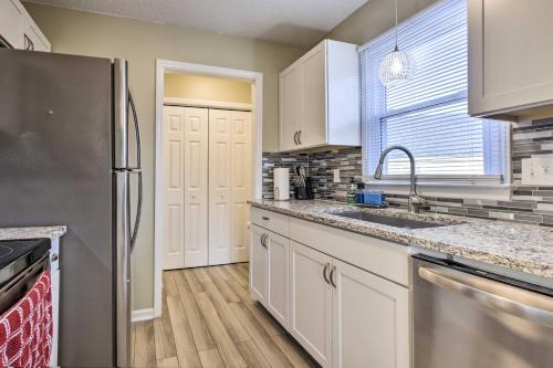 Bright, Updated Home About 1 Mi To Dtwn Raleigh!