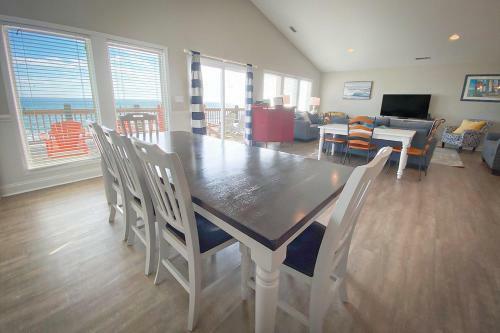 Sparrow's Beach Nest By Sea Scape Properties