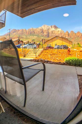 Hotel Bumbleberry Inn