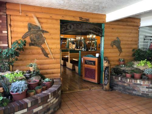 Hotel Bumbleberry Inn