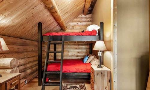 Luxury Log 7bed/6.5bath Cabin: Theater, Game Room, 7 Acres!