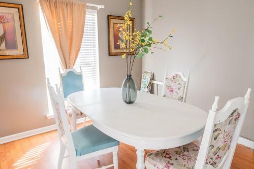 University Escape With Hot Tub And Fire Pit