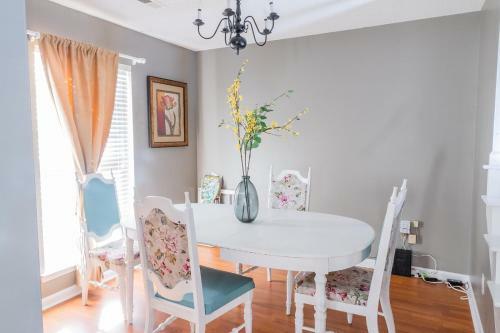 University Escape With Hot Tub And Fire Pit