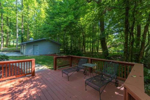 Riverfront Retreat- Relax And Hear The River Flow