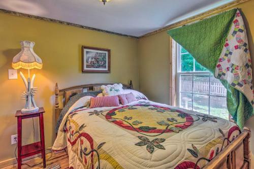The Country Cottage In Union Mills With Pool!