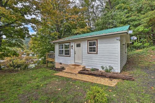 Hilltop Hideaway With Scenic Views And Hot Tub!