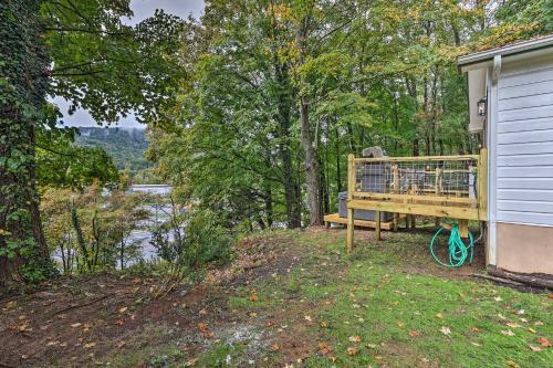 Hilltop Hideaway With Scenic Views And Hot Tub!