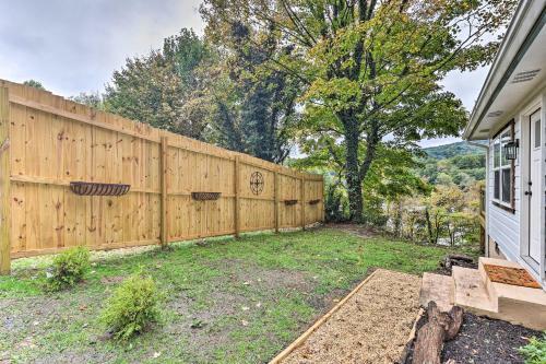 Hilltop Hideaway With Scenic Views And Hot Tub!