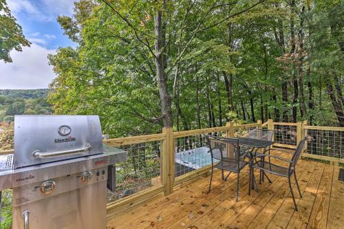 Hilltop Hideaway With Scenic Views And Hot Tub!
