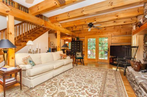 Serene Mountain Retreat