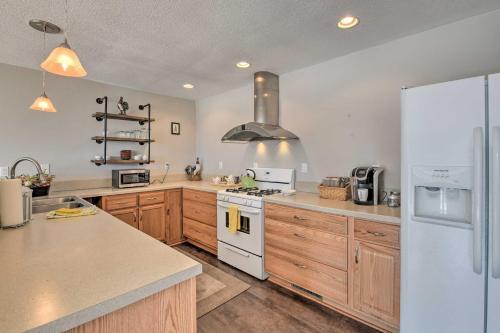 Scenic Pet-friendly House With Private Hot Tub!