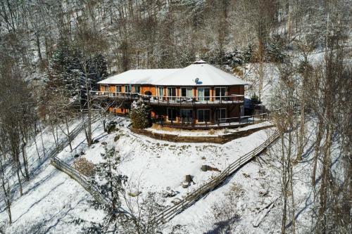 Scenic Pet-friendly House With Private Hot Tub!