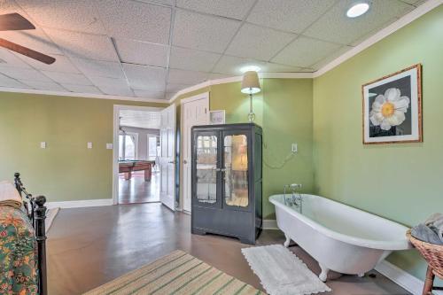 Scenic Pet-friendly House With Private Hot Tub!