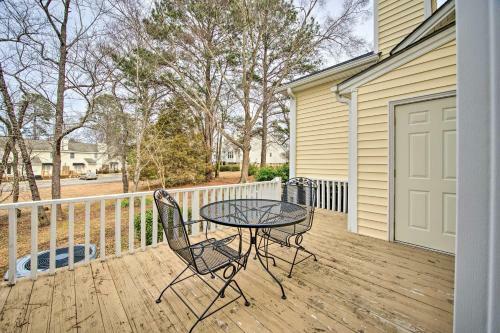 Cozytownhome With Deck Near Hospital!