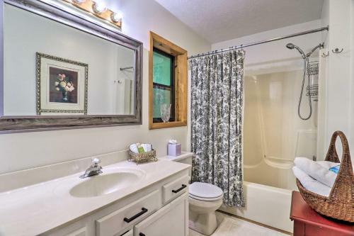 Secluded Home With Stunning Maggie Valley Views!