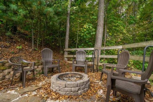 Newly Listed! Rustic Mountain Getaway Cabin In Waynesville, Nc
