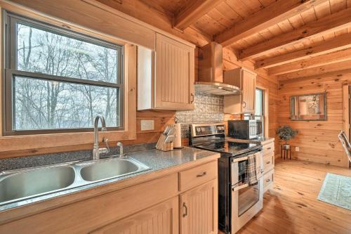 Waynesville Mountain Top Retreat With Decks!