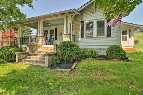 Cozy Home With Views Less Than 1 Mi To Lake Junaluska!