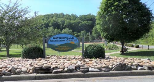 123 Great Location. Beautiful. Spacious And Cozy. Full Kitchen/grill. Love!