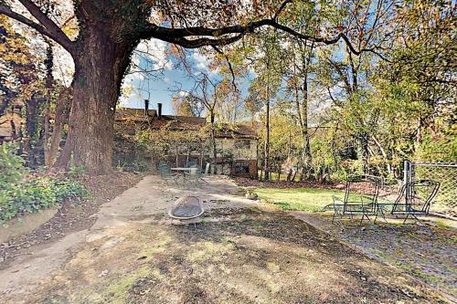 White Oak Manor