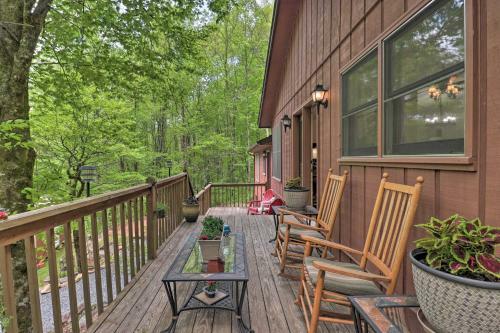 Creekside Home With Fire Pit, Less Than 15 Mi To Hiking
