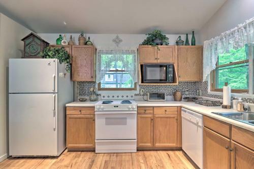 Creekside Home With Fire Pit, Less Than 15 Mi To Hiking