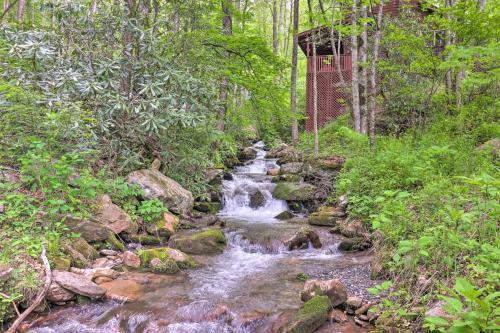 Creekside Home With Fire Pit, Less Than 15 Mi To Hiking