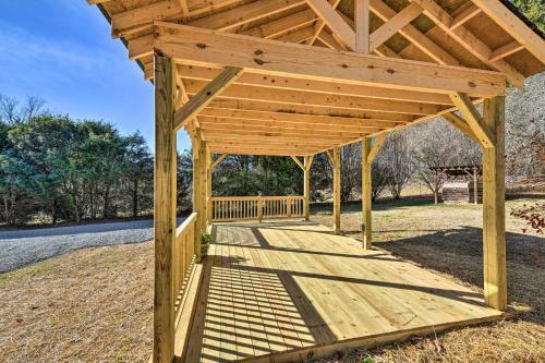 Charming Yadkin Valley Cottage With Deck And Yard