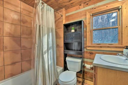 Pet-friendly Whittier Cabin With Covered Porch!