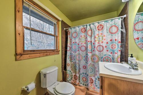 Pet-friendly Whittier Cabin With Covered Porch!