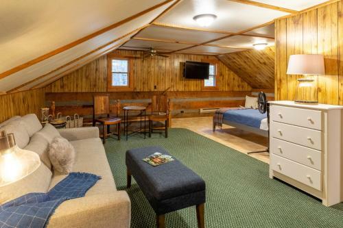 Cascading Creek Cabin