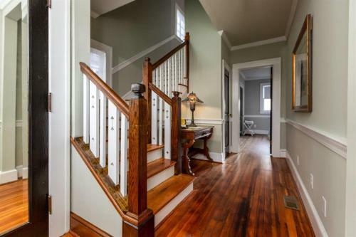 Renowned Historic Home Downtownacross From Park