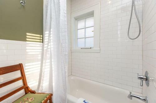 Renowned Historic Home Downtownacross From Park