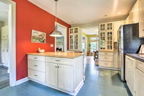 Athens Homestead With Yoga Studio And Garden!