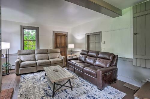 Timeless Winesburg House With Private Balcony