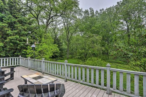 Timeless Winesburg House With Private Balcony