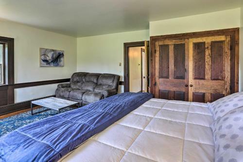Timeless Winesburg House With Private Balcony