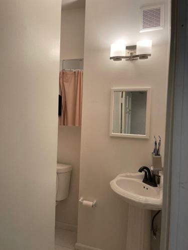 Luxury 1 Bedroom ,california King Apt Clifton Area