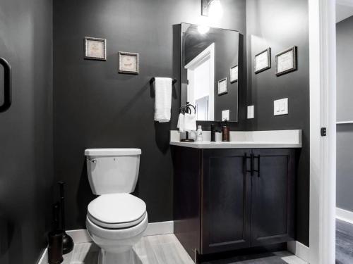 Luxury Condo With In-suite Laundry- Mins From Downtown E6